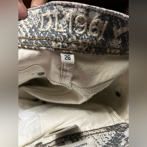 DL1961 Emma Legging Jean's Jagger New Snake Print, Grey and White, Sz 26 - Picture 4 of 15